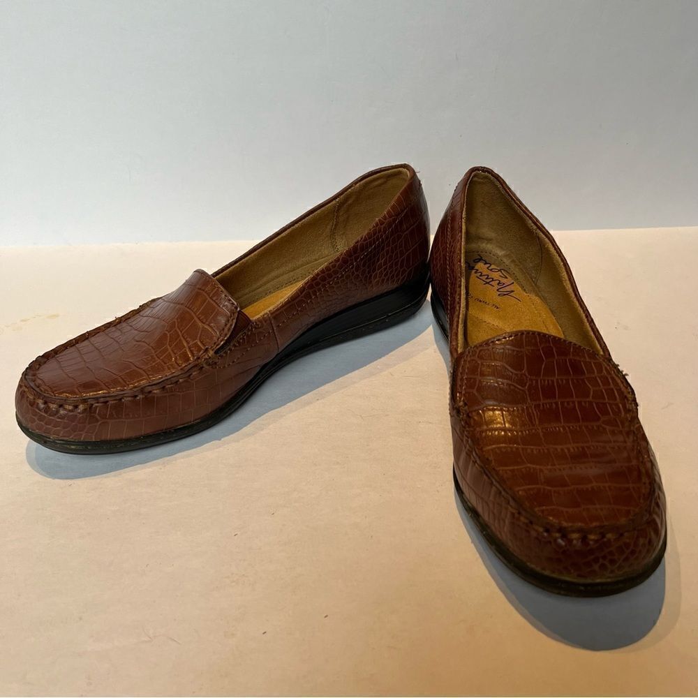Natural Soul Women's Flats Brown Size 11M Textured Look Slip On